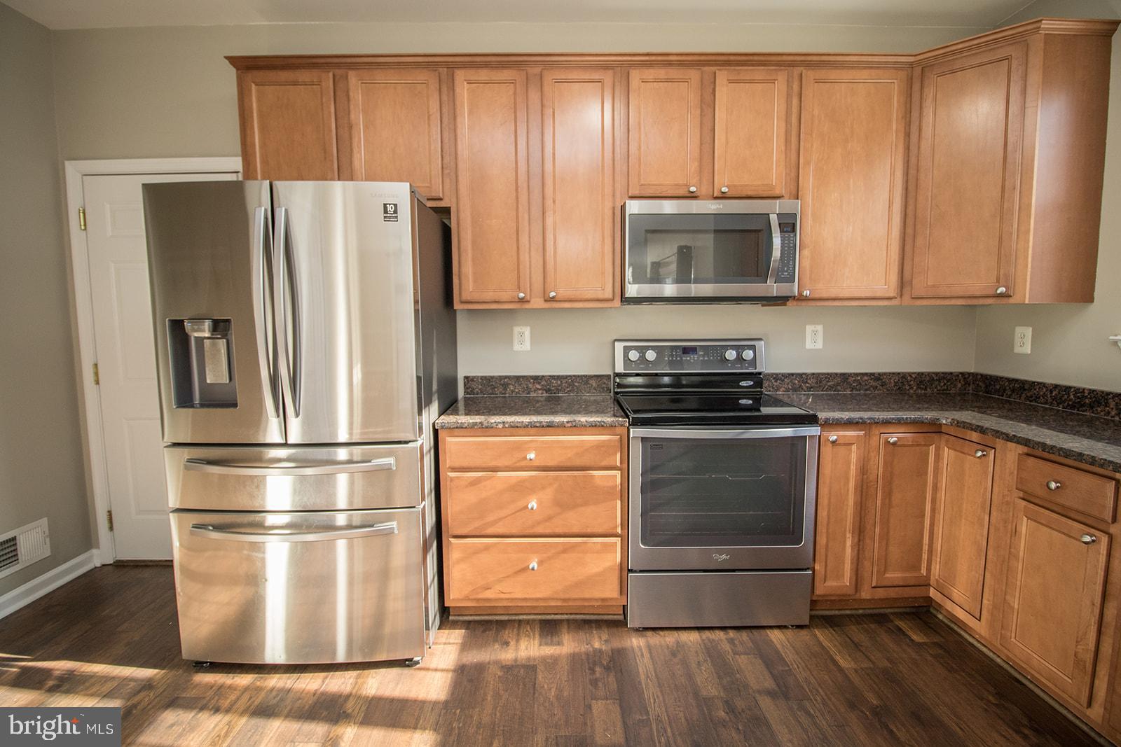 COUNTRY LAKES - Residential