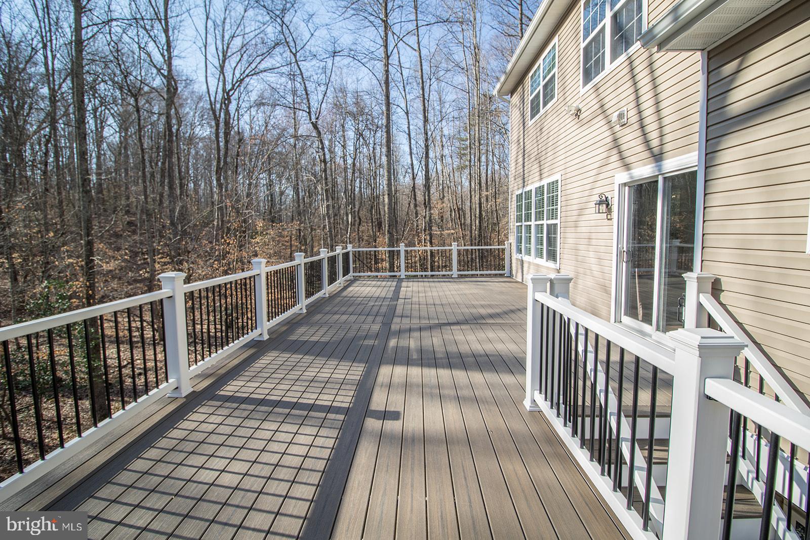 COUNTRY LAKES - Residential