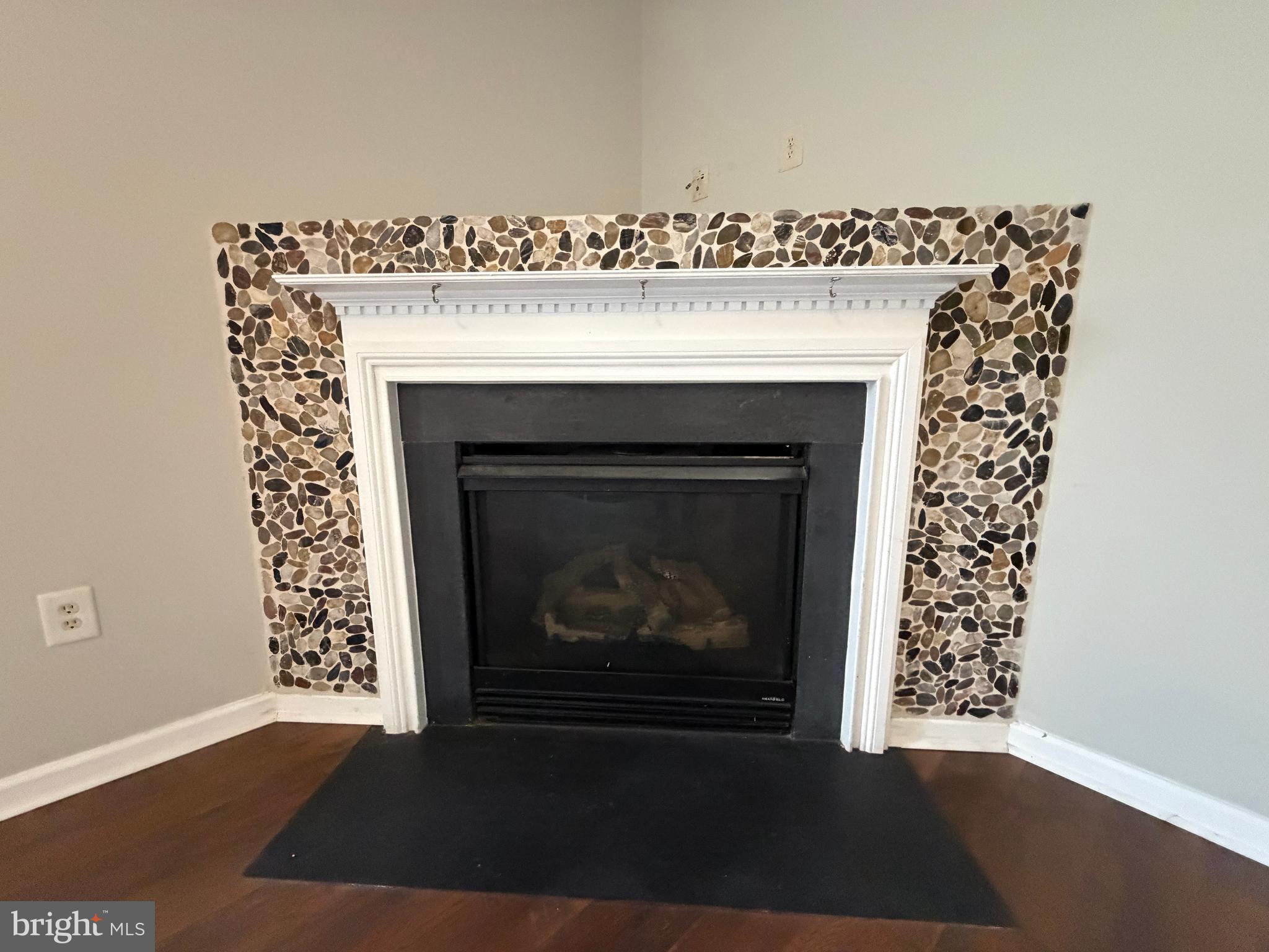 WAKELAND MANOR - Residential Lease