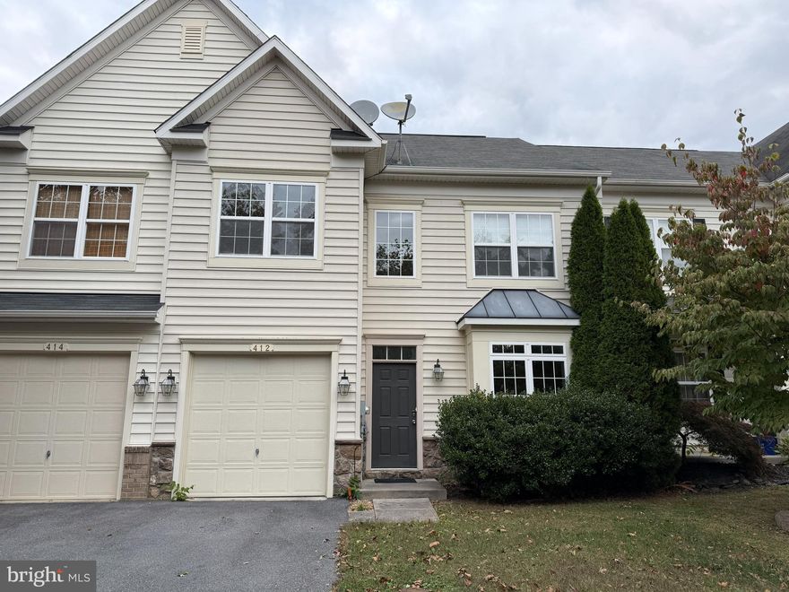 Spectacular Townhouse for Rent! Enjoy an abundance of parking with an attached garage, driveway, and two additional parking areas right across the street. Step inside the impressive two-story foyer and into a spacious, cabinet-packed kitchen featuring granite countertops and stainless steel appliances. The open-concept living room offers plenty of natural light, a cozy corner fireplace, and direct access to the fenced backyard—perfect for relaxing or entertaining. A convenient half bath completes the main level.
Upstairs, you’ll find three generous bedrooms offering comfort and privacy. The large primary suite includes a walk-in closet and a luxurious en-suite bath with dual sinks, a soaking tub, and a separate shower. Outside, enjoy a large fenced yard ideal for outdoor gatherings