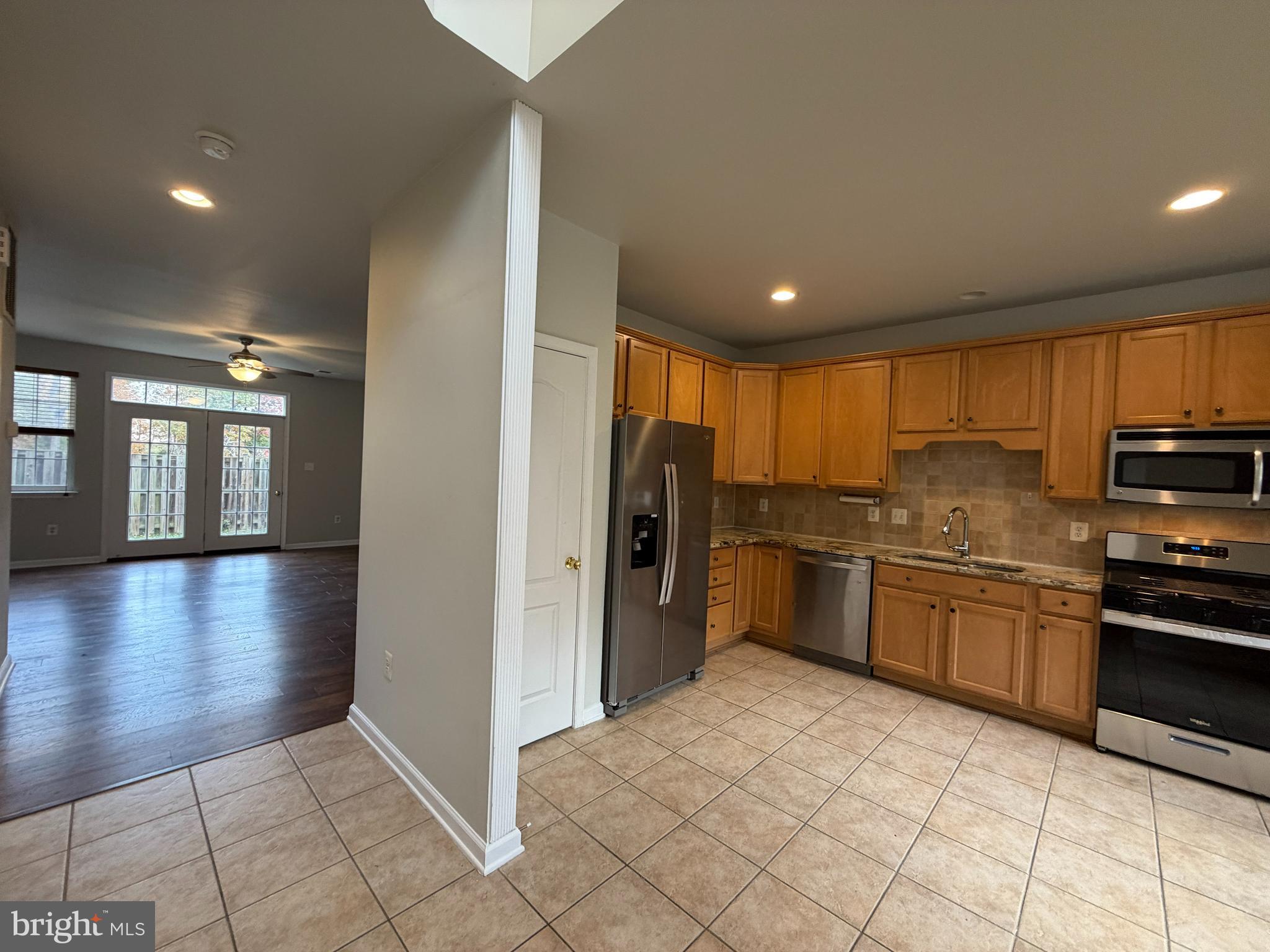 WAKELAND MANOR - Residential Lease