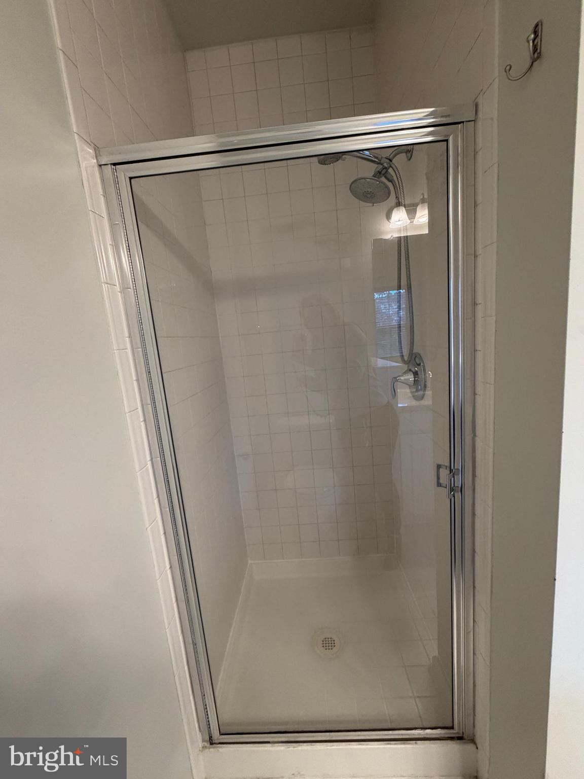 WAKELAND MANOR - Residential Lease