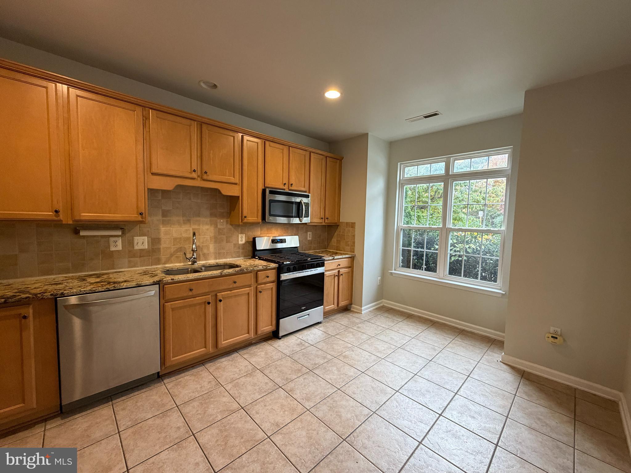 WAKELAND MANOR - Residential Lease