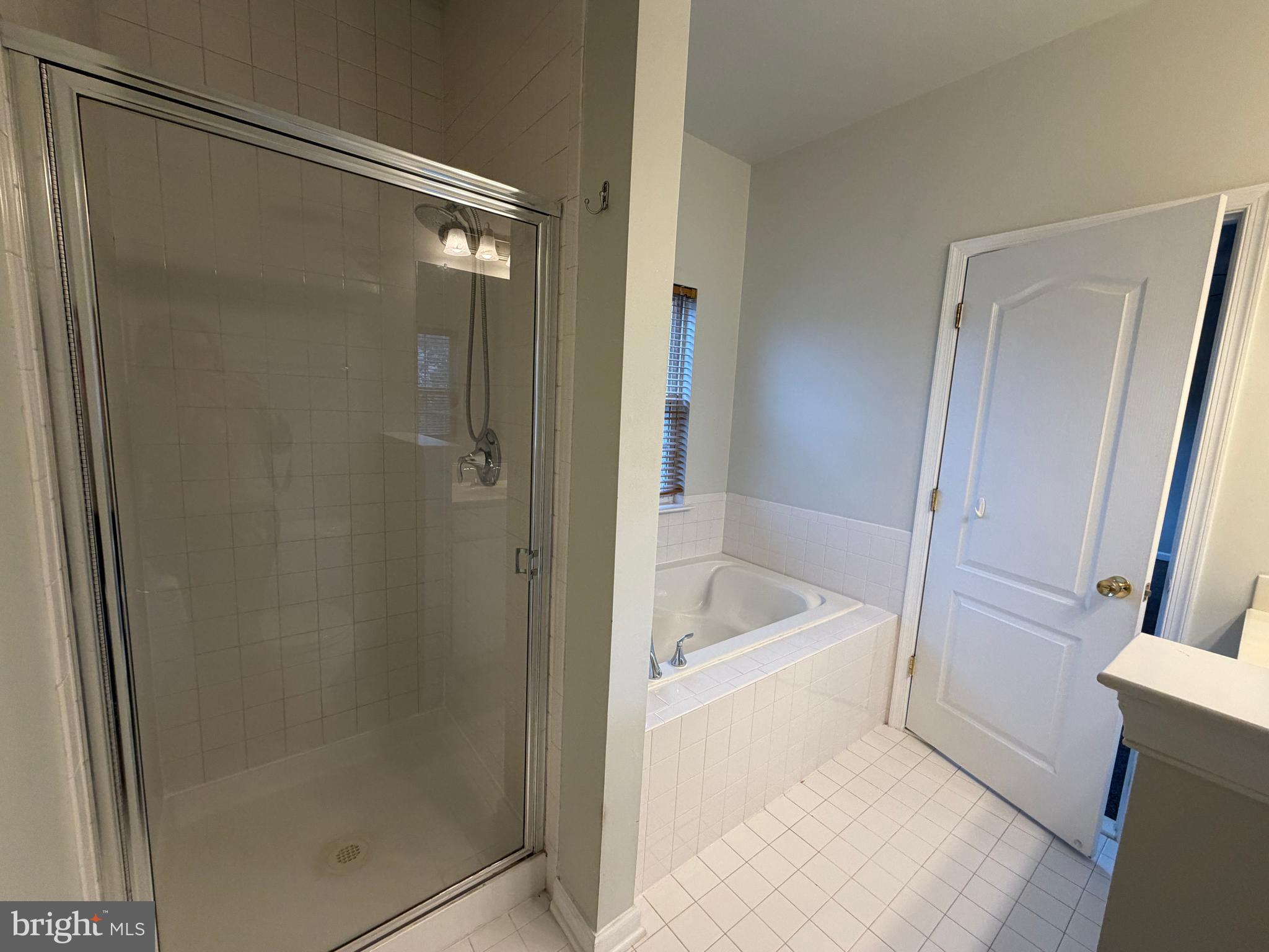 WAKELAND MANOR - Residential Lease