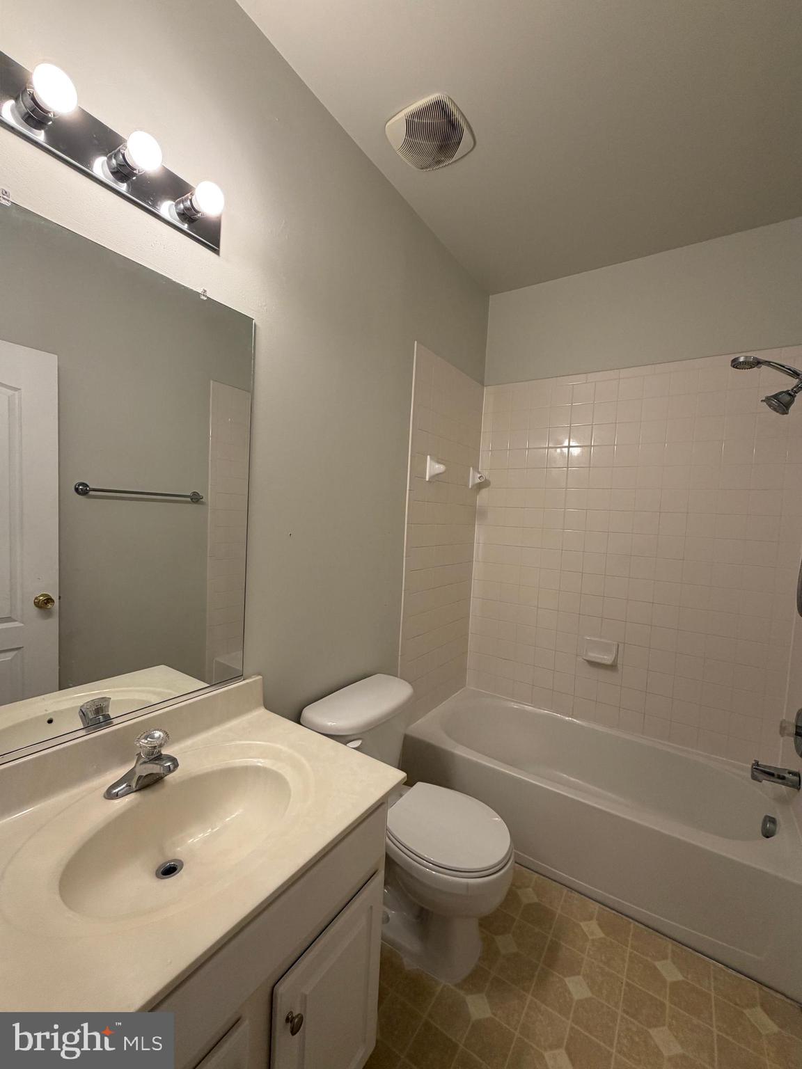 WAKELAND MANOR - Residential Lease