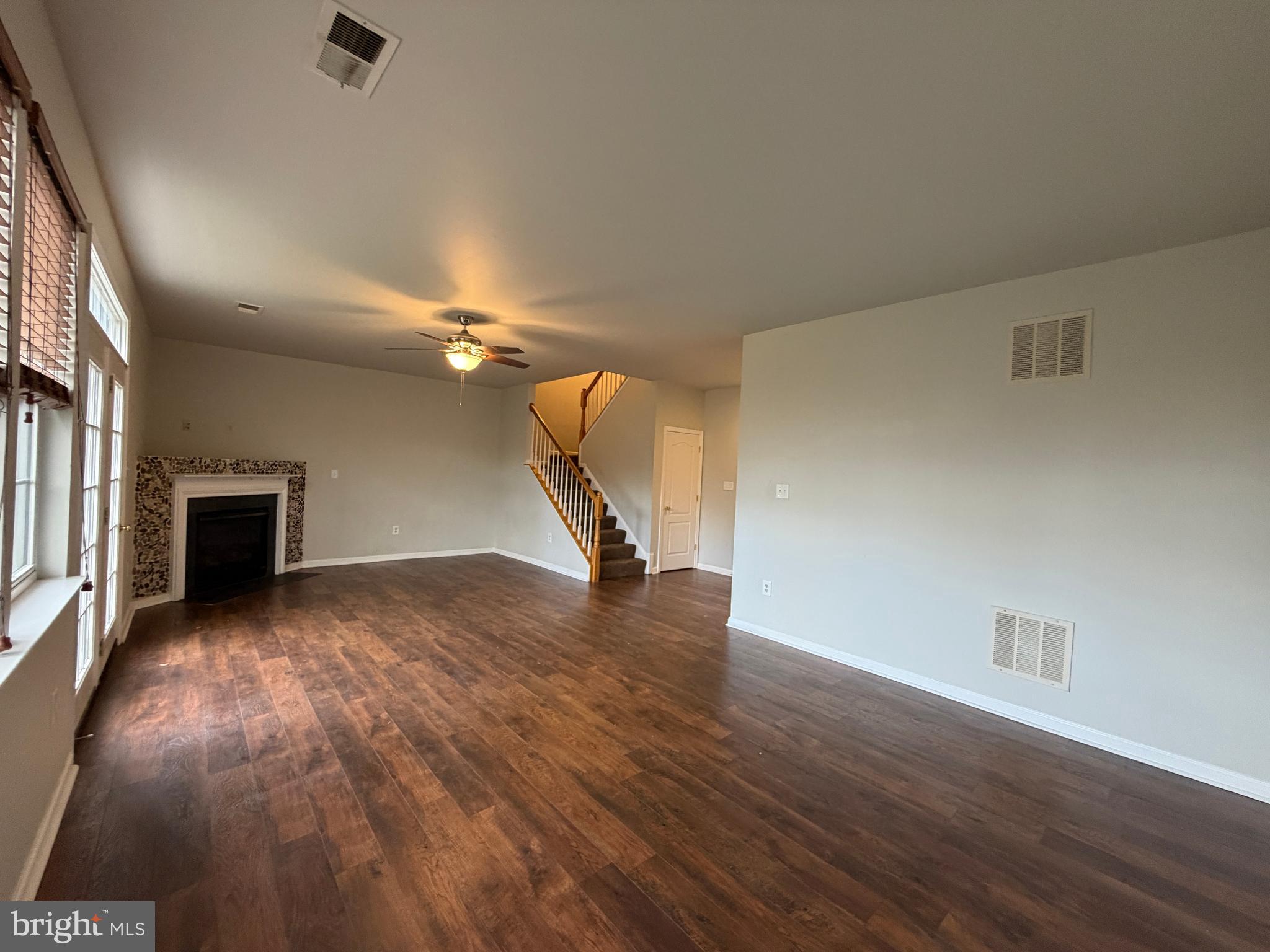 WAKELAND MANOR - Residential Lease