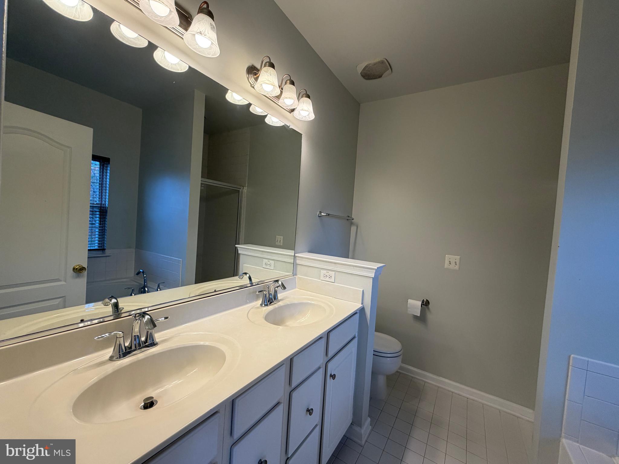 WAKELAND MANOR - Residential Lease