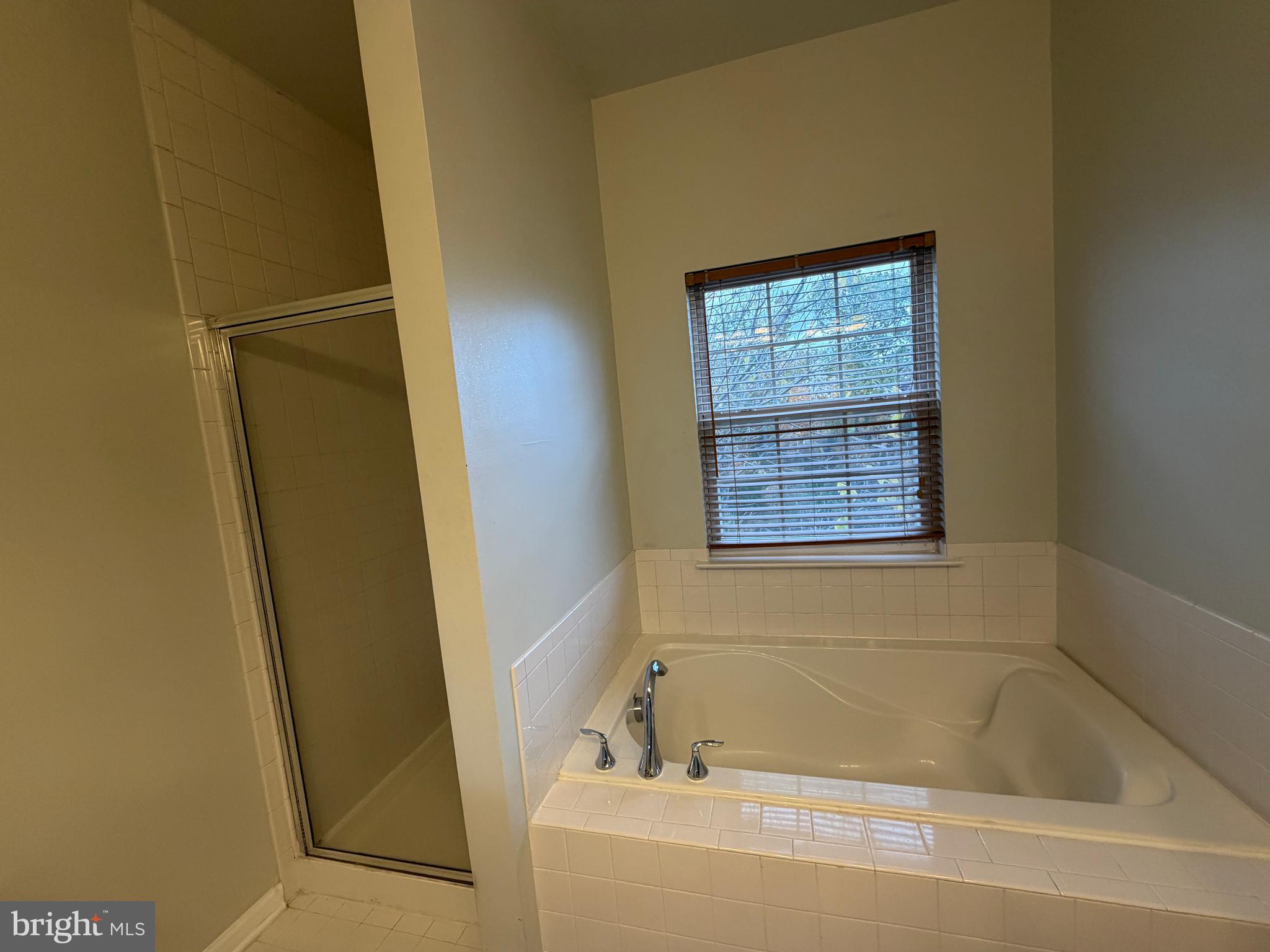 WAKELAND MANOR - Residential Lease