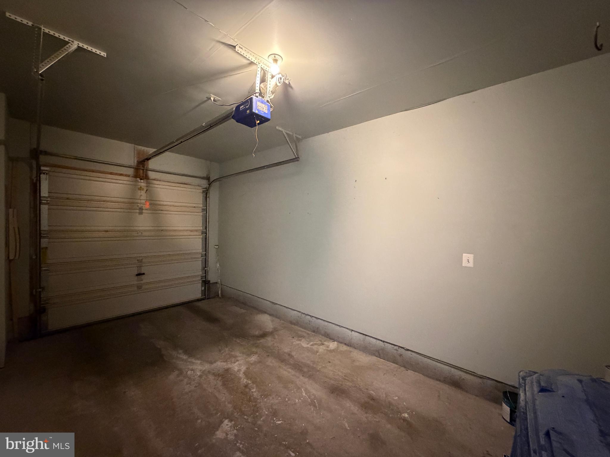 WAKELAND MANOR - Residential Lease