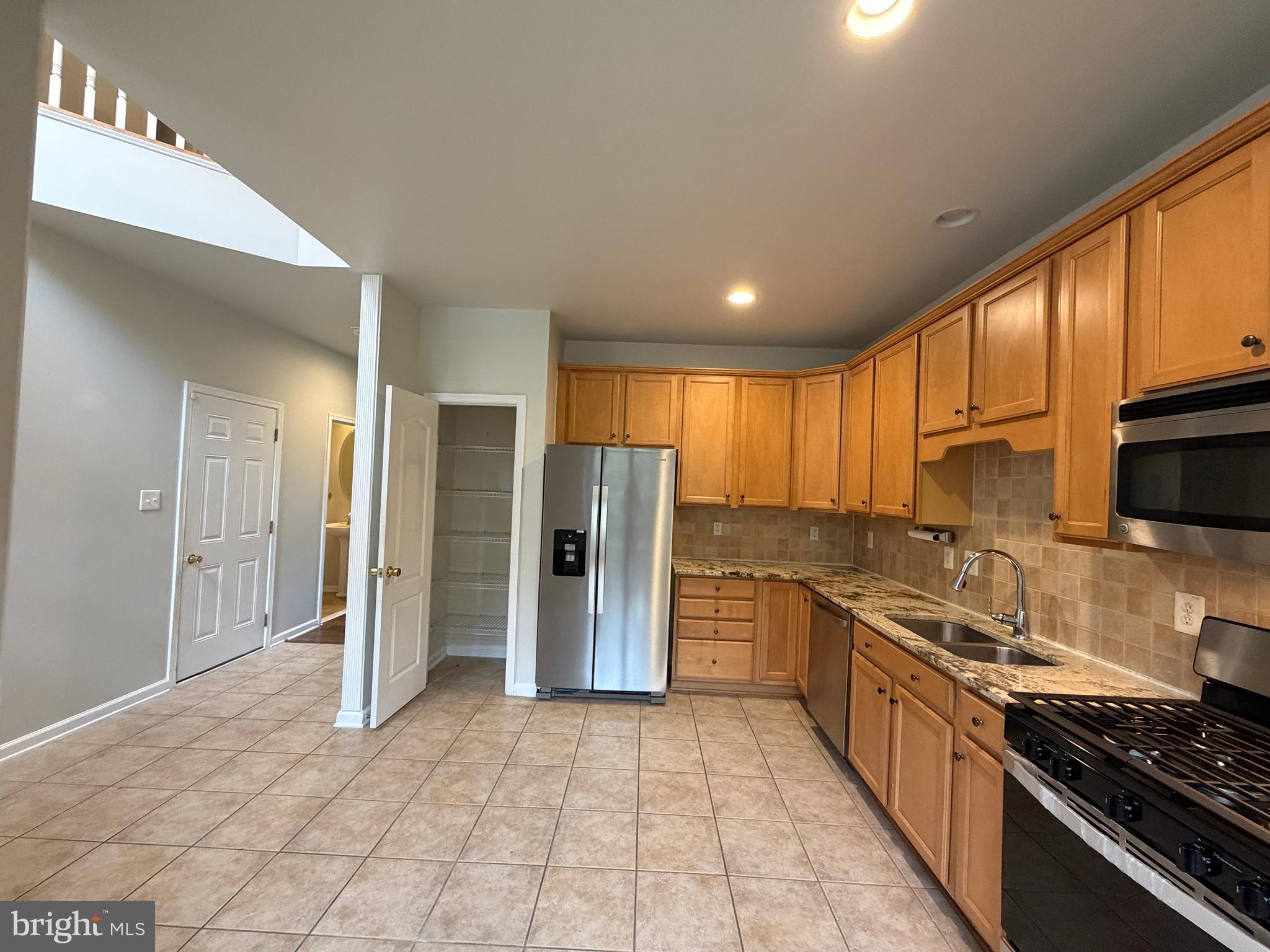 WAKELAND MANOR - Residential Lease