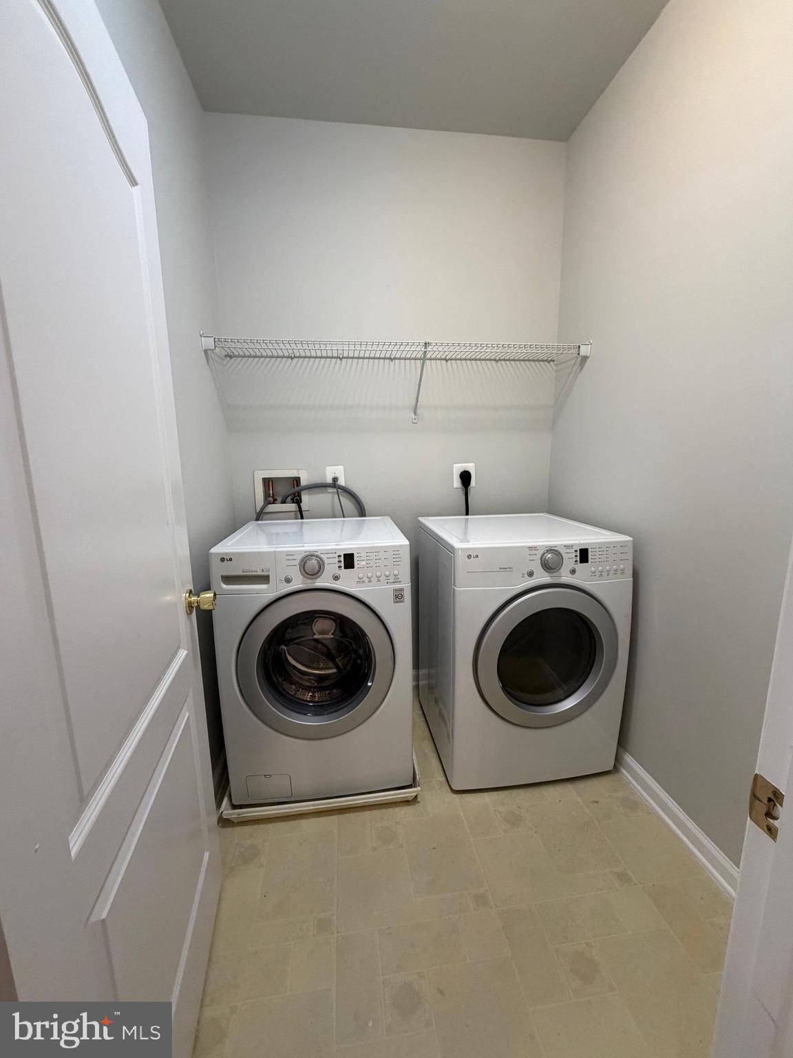 WAKELAND MANOR - Residential Lease