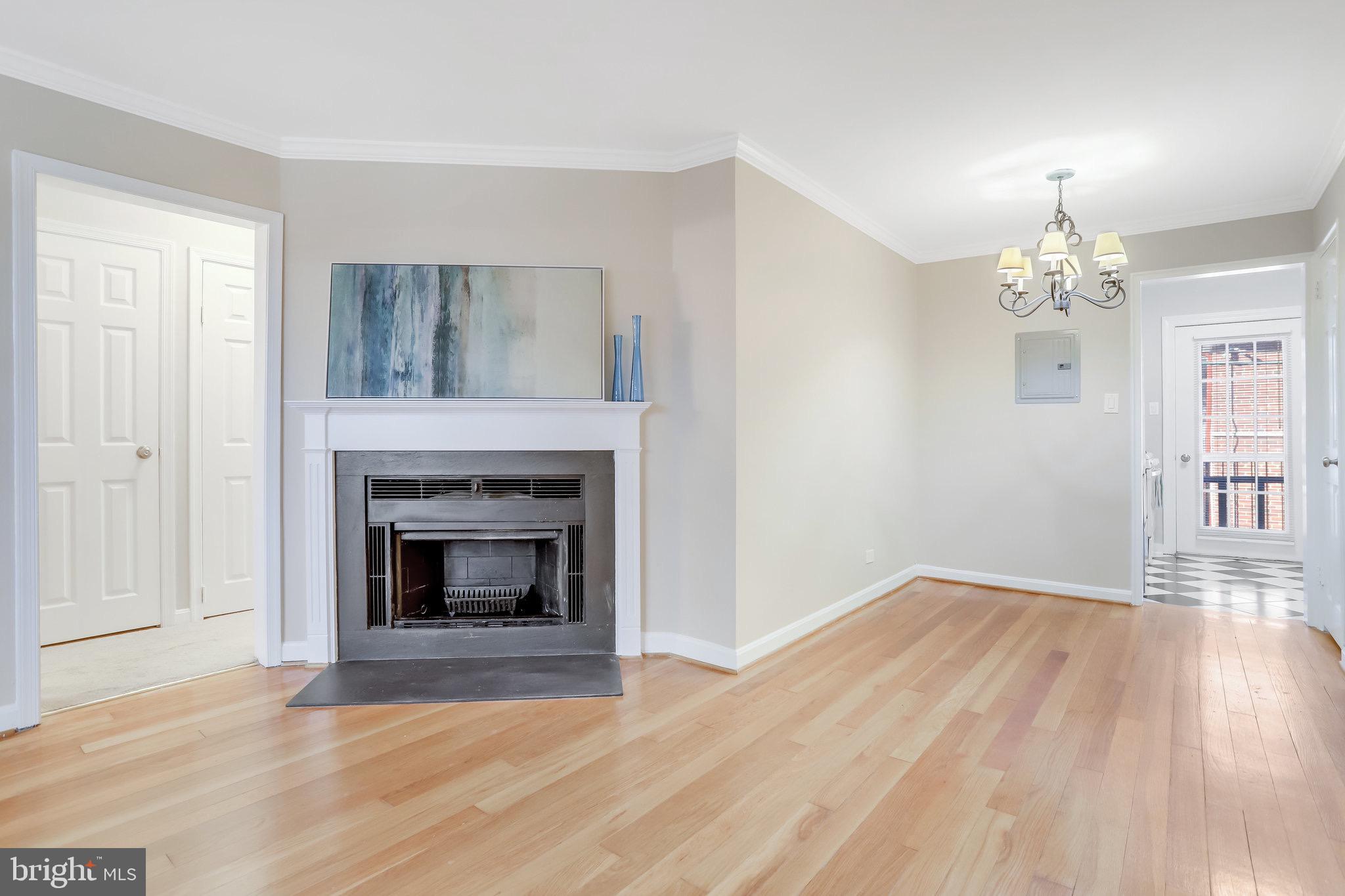 ARLINGTON OAKS - Residential Lease