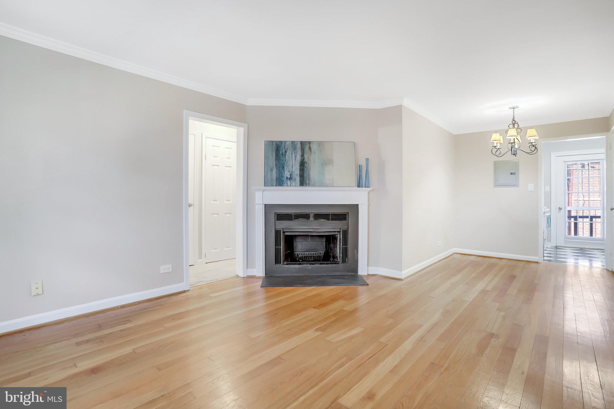 ARLINGTON OAKS - Residential Lease