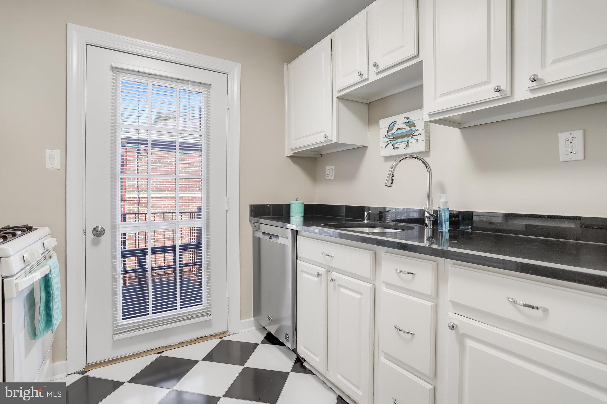 ARLINGTON OAKS - Residential Lease