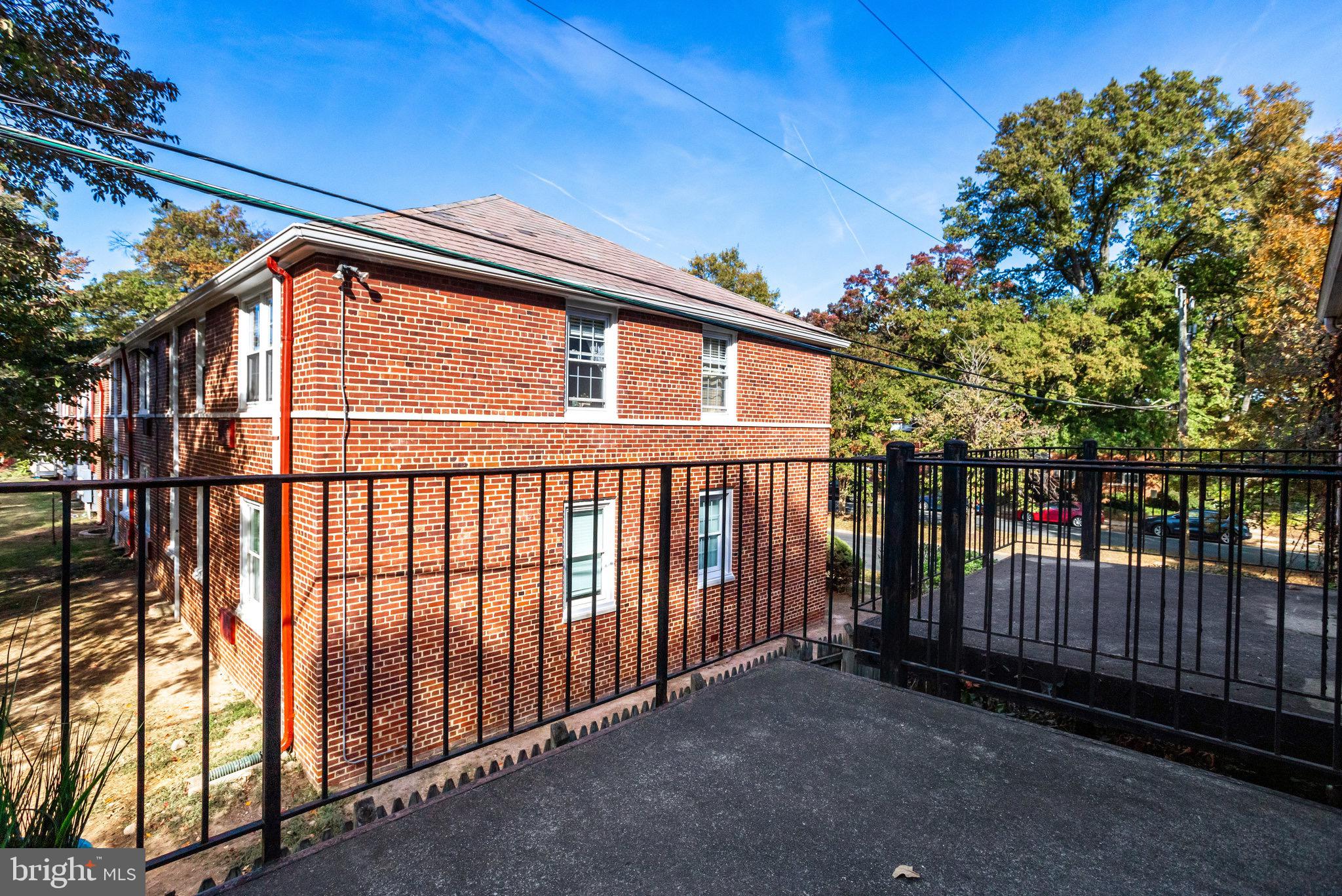 ARLINGTON OAKS - Residential Lease