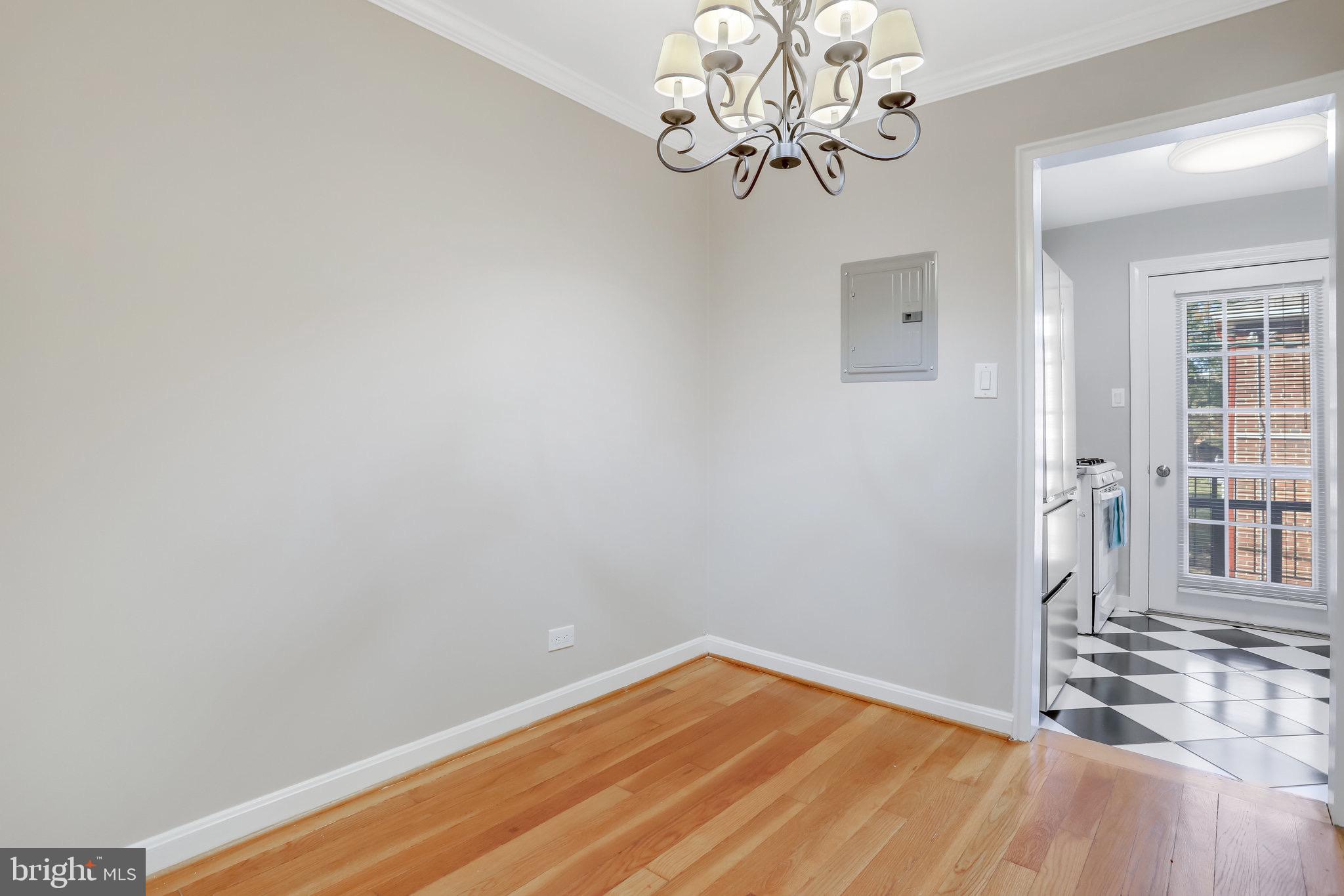 ARLINGTON OAKS - Residential Lease