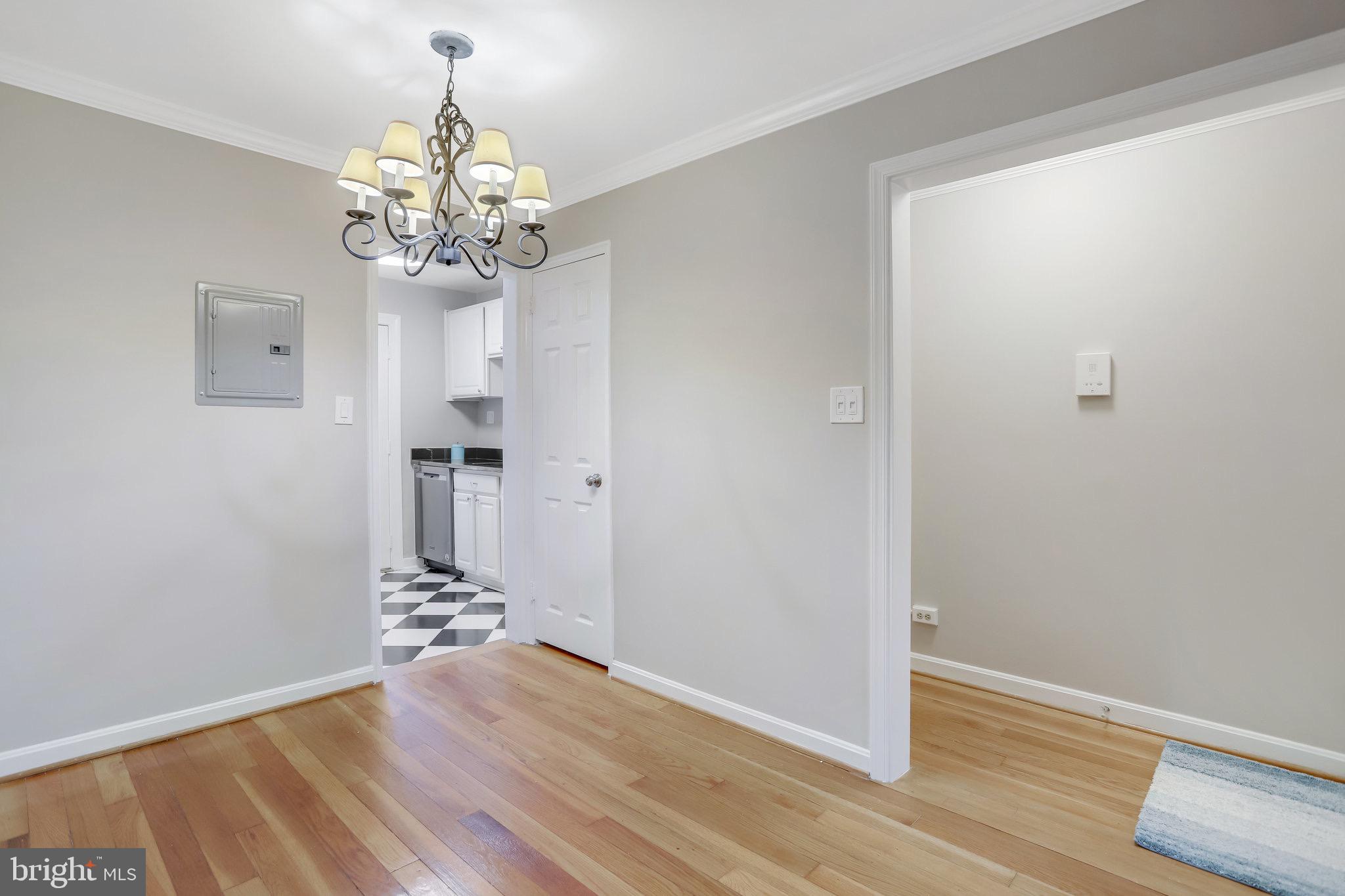 ARLINGTON OAKS - Residential Lease