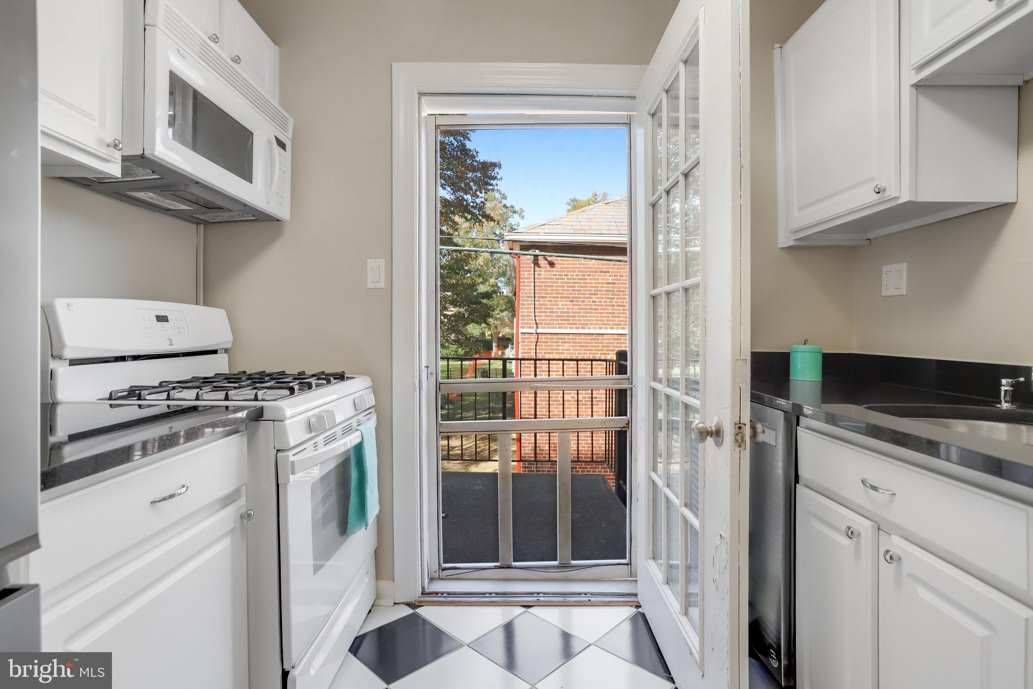 ARLINGTON OAKS - Residential Lease