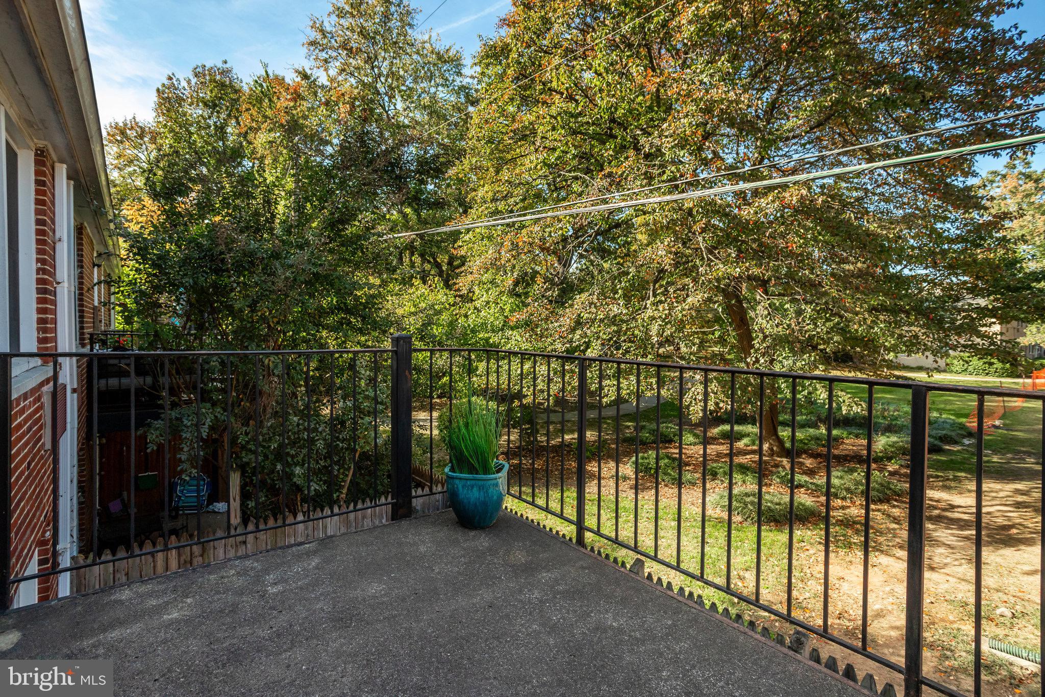 ARLINGTON OAKS - Residential Lease