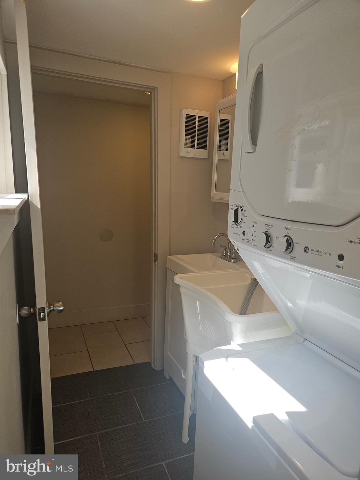 PORT RICHMOND - Residential Lease