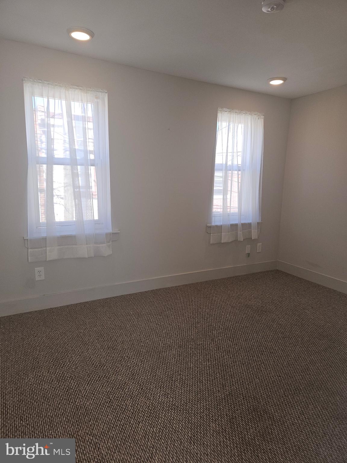 PORT RICHMOND - Residential Lease