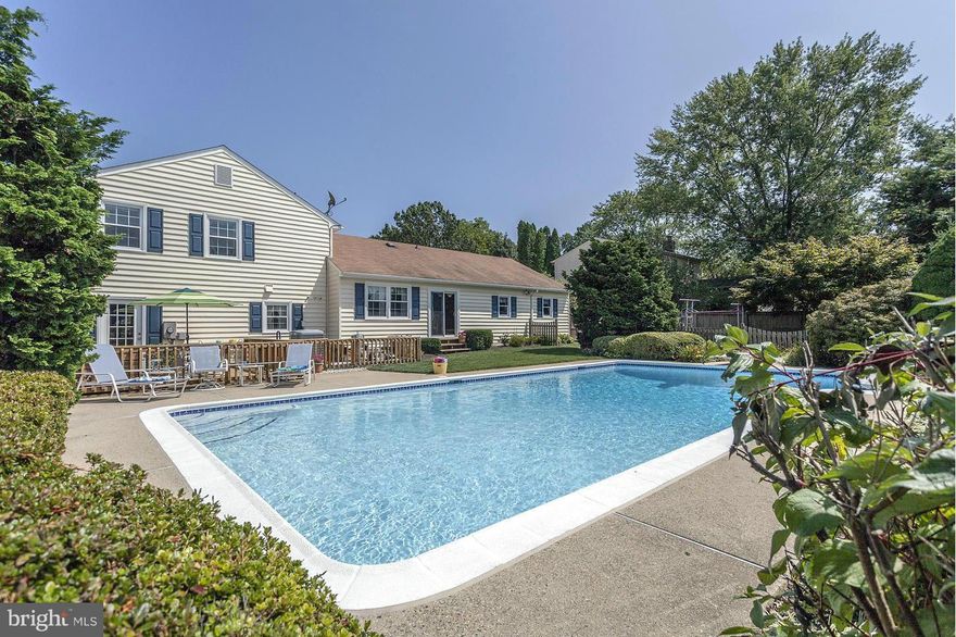 SPECTACULAR OUTDOOR RETREAT HAS SWIMMING POOL, HOT TUB & LARGE DECK W/BUILT-IN SEATING.  PERFECT FOR OUTDOOR ENTERTAINING & RELAXING!  BRIGHT, OPEN & SPACIOUS FLOOR PLAN.  BEAUTIFULLY RENOVATED KITCHEN W/BRAND NEW STAINLESS APPLIANCES & GORGEOUS GRANITE COUNTERS.  RENOVATED BATHS.  NEW GLEAMING HARDWOOD FLOORS, ELEGANT BERBER CARPET, FRESH PAINT, NEW HVAC SYSTEMS & HWH.  WOODSON HS!