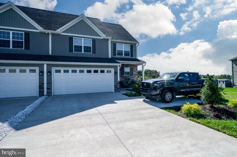 Townhouse For Sale - 125 Sunglo Drive<br/> Berks County, LEESPORT, PA 19533