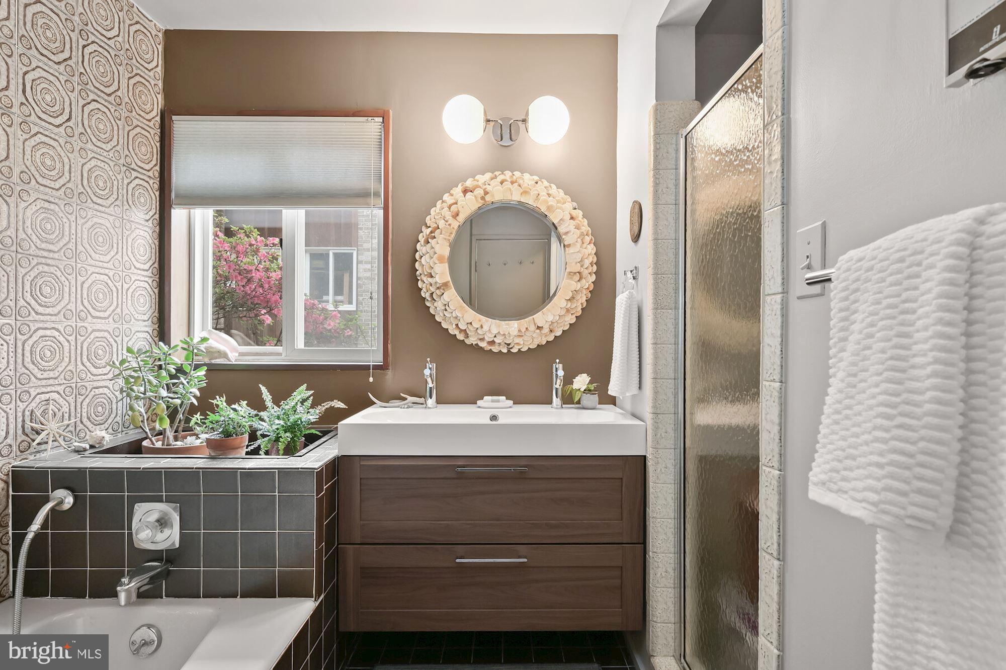 RIVER OAKS FARM - Residential