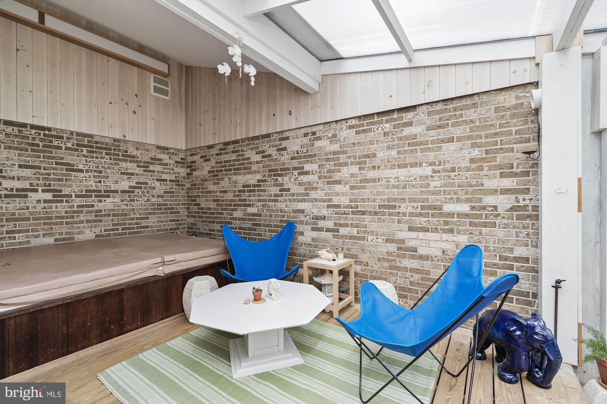 RIVER OAKS FARM - Residential