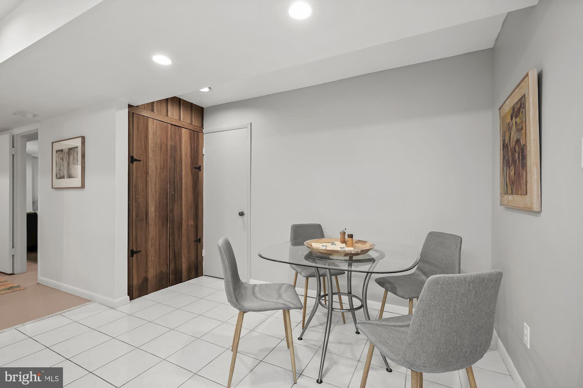 RIVER OAKS FARM - Residential