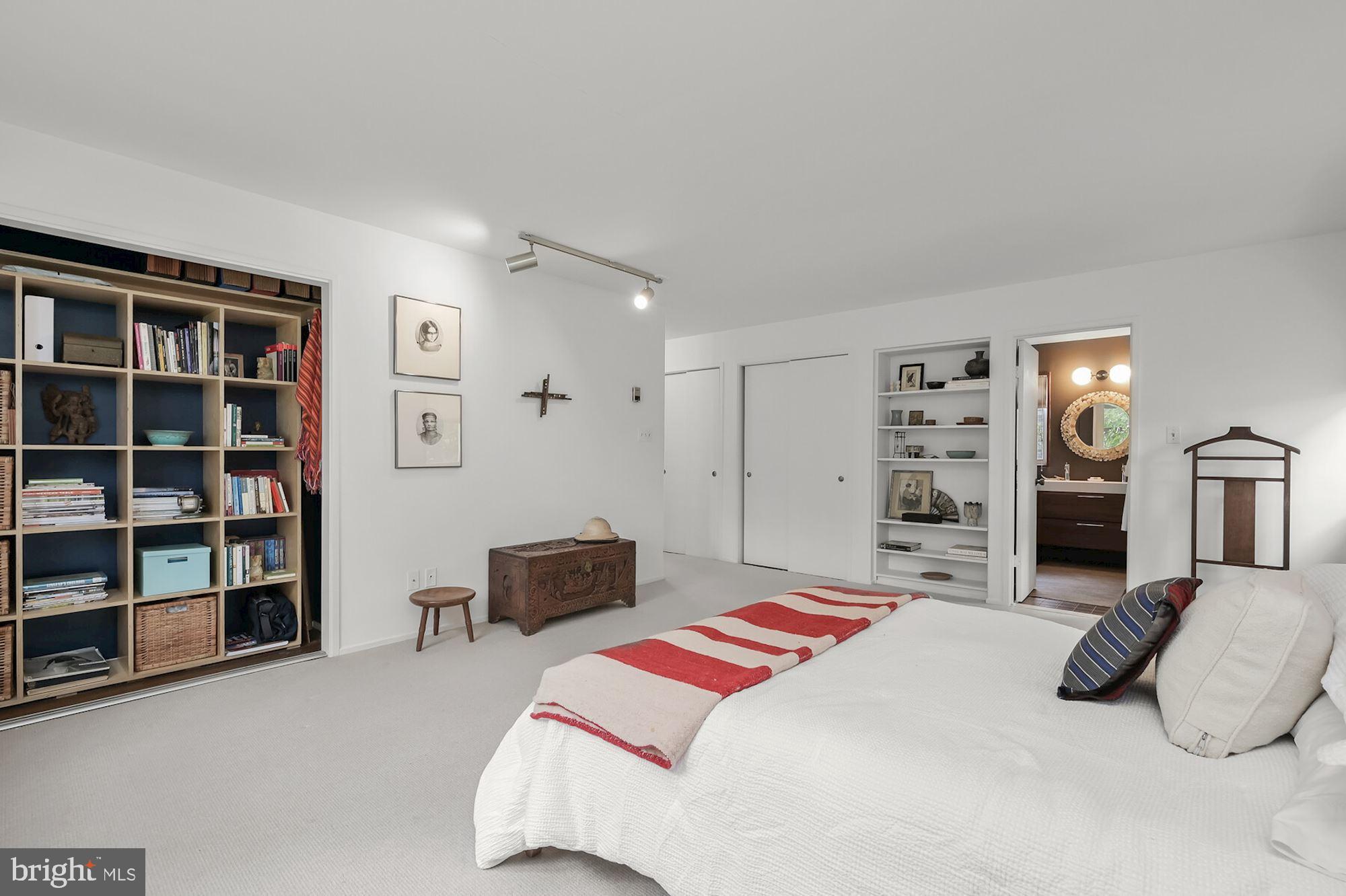 RIVER OAKS FARM - Residential