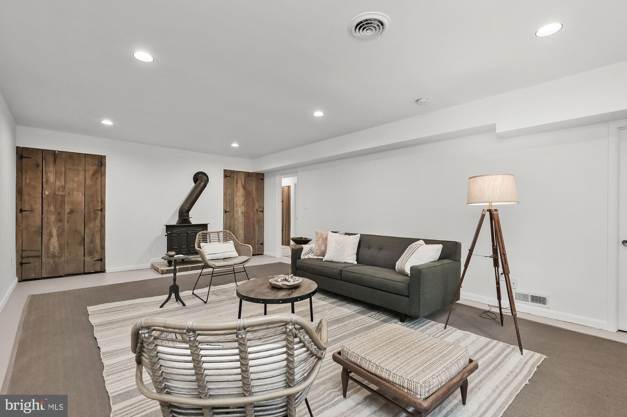 RIVER OAKS FARM - Residential