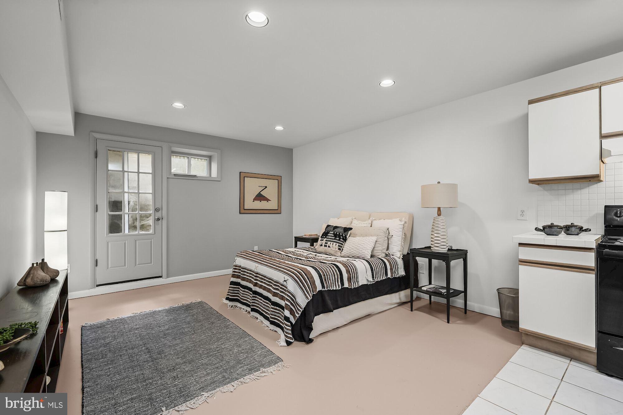 RIVER OAKS FARM - Residential