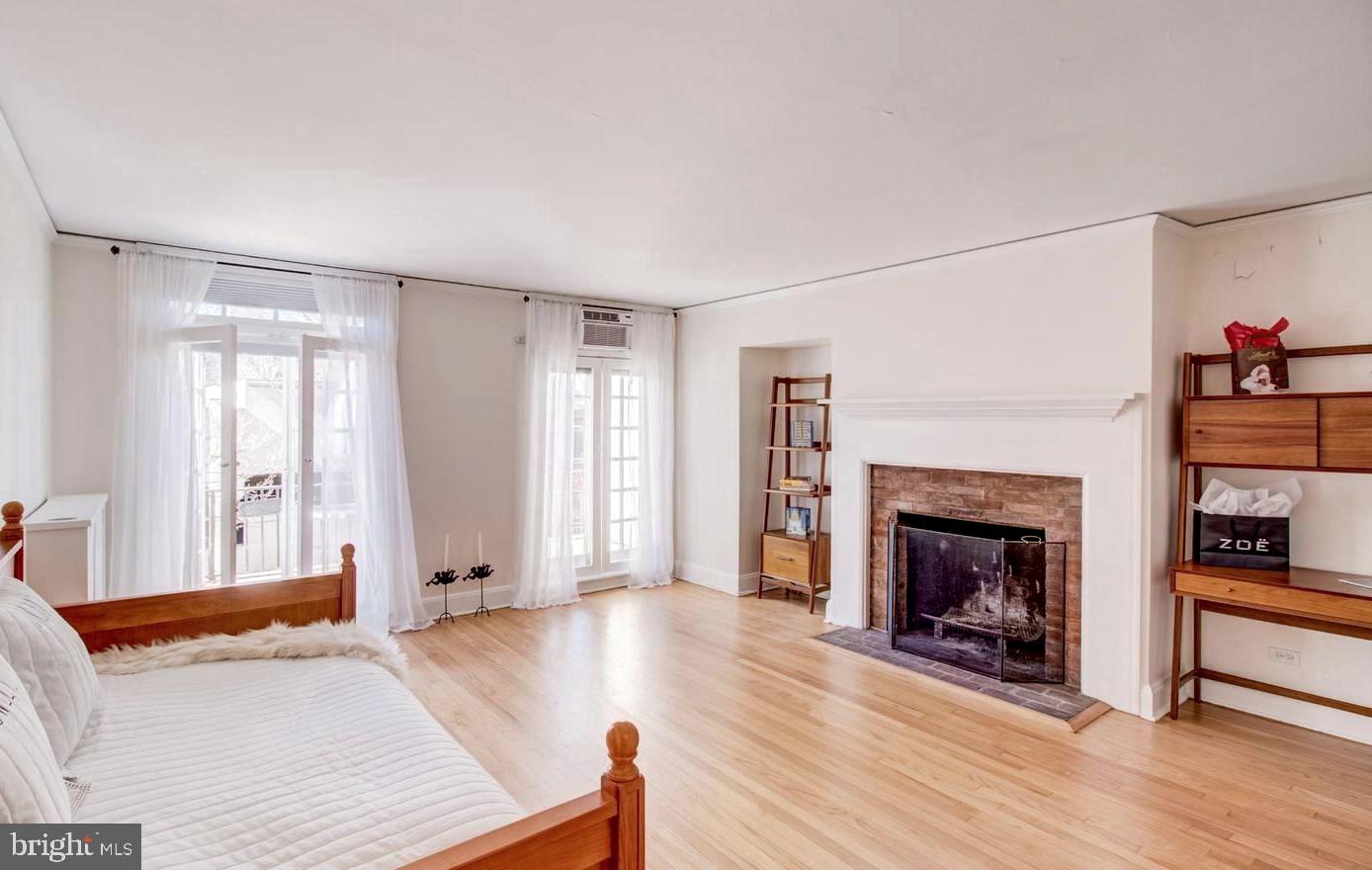 43 PALMER SQUARE W F