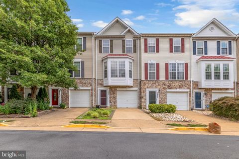 Townhouse For Rent - 5937 Kirkcaldy Lane<br/> ALEXANDRIA, VA 22315