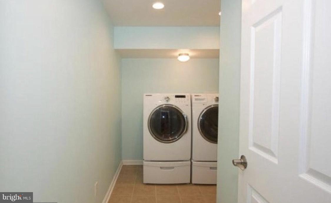 CONSTANT FRIENDSHIP - Residential