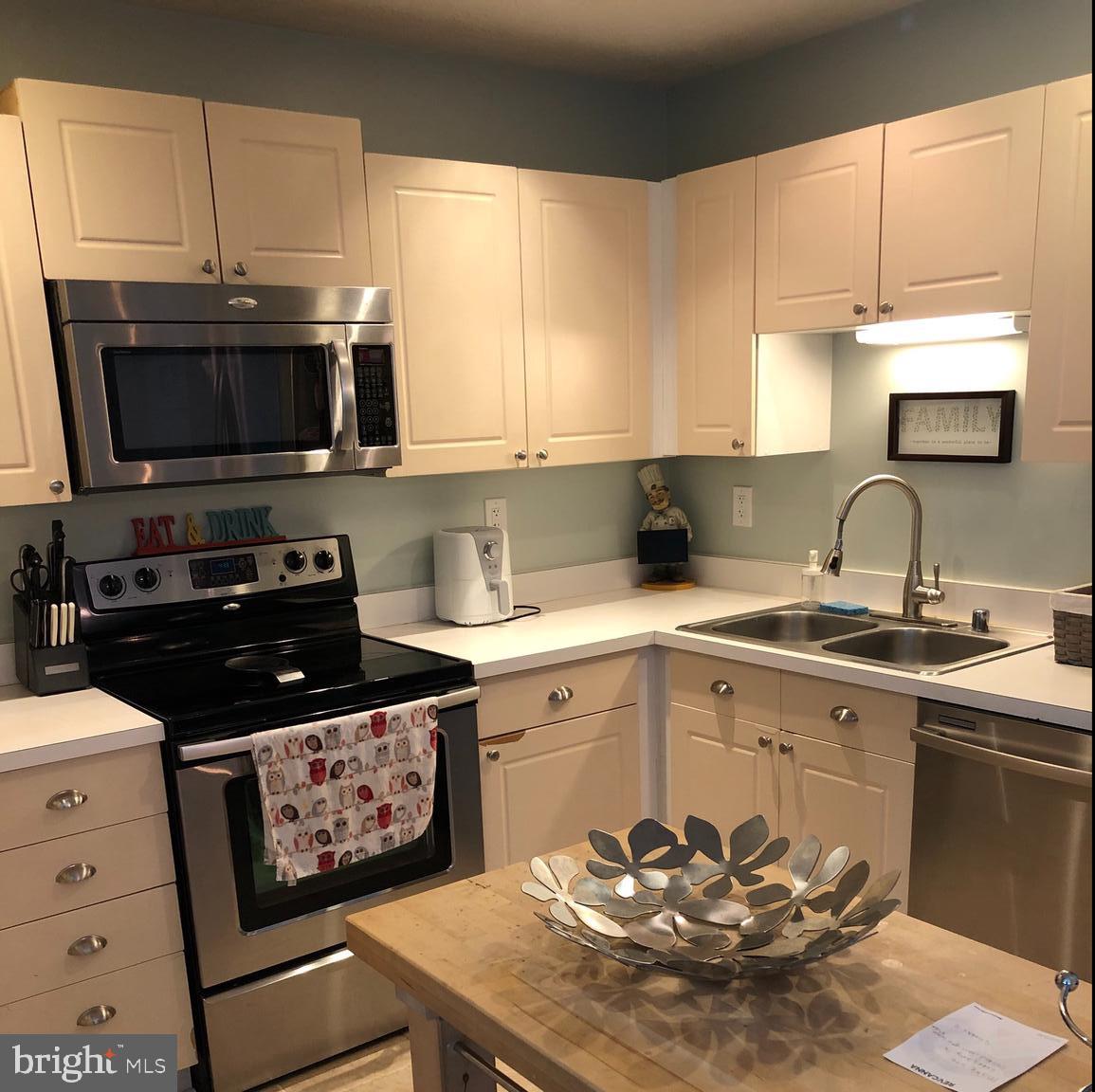 CONSTANT FRIENDSHIP - Residential