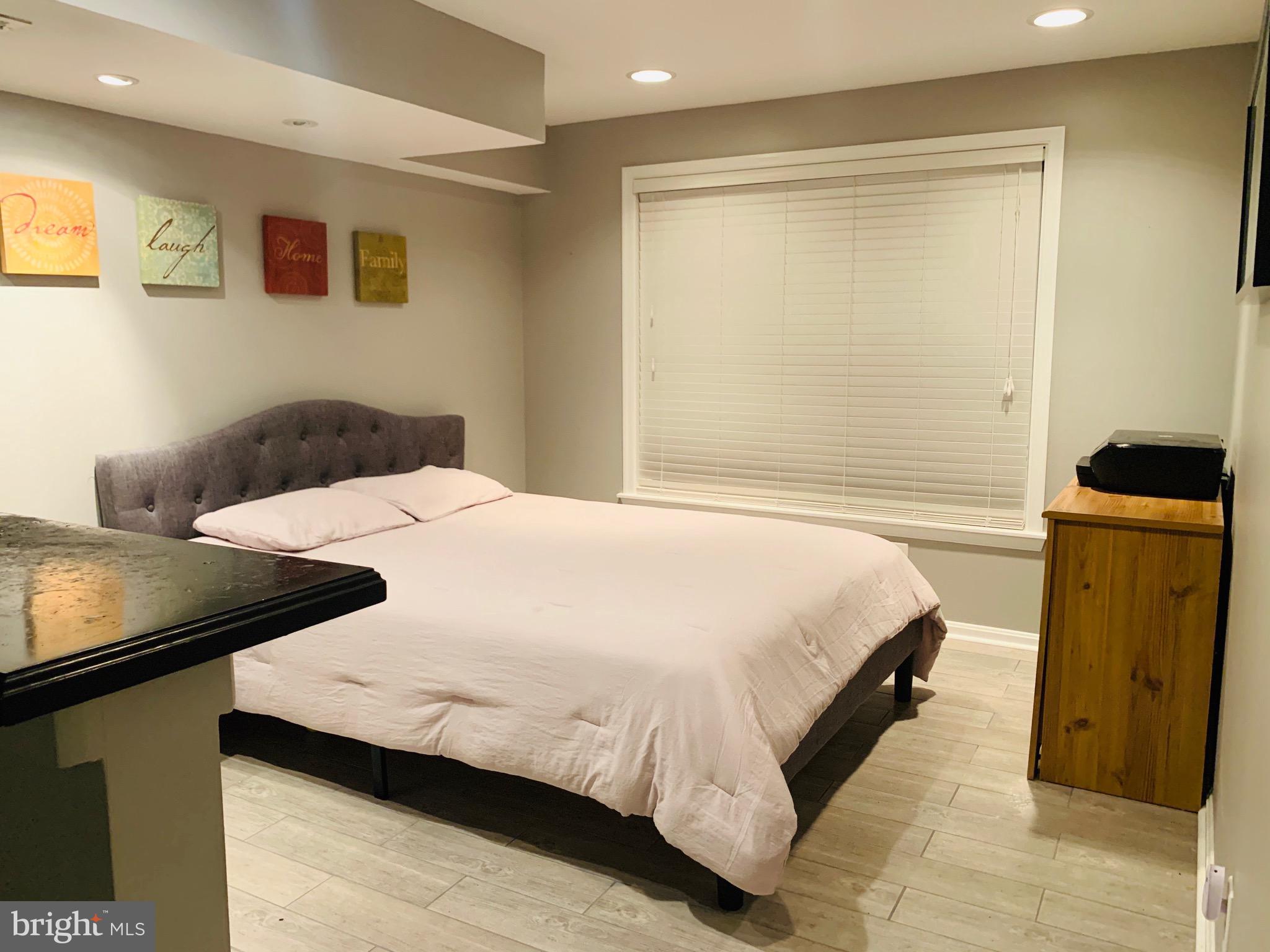 CONSTANT FRIENDSHIP - Residential