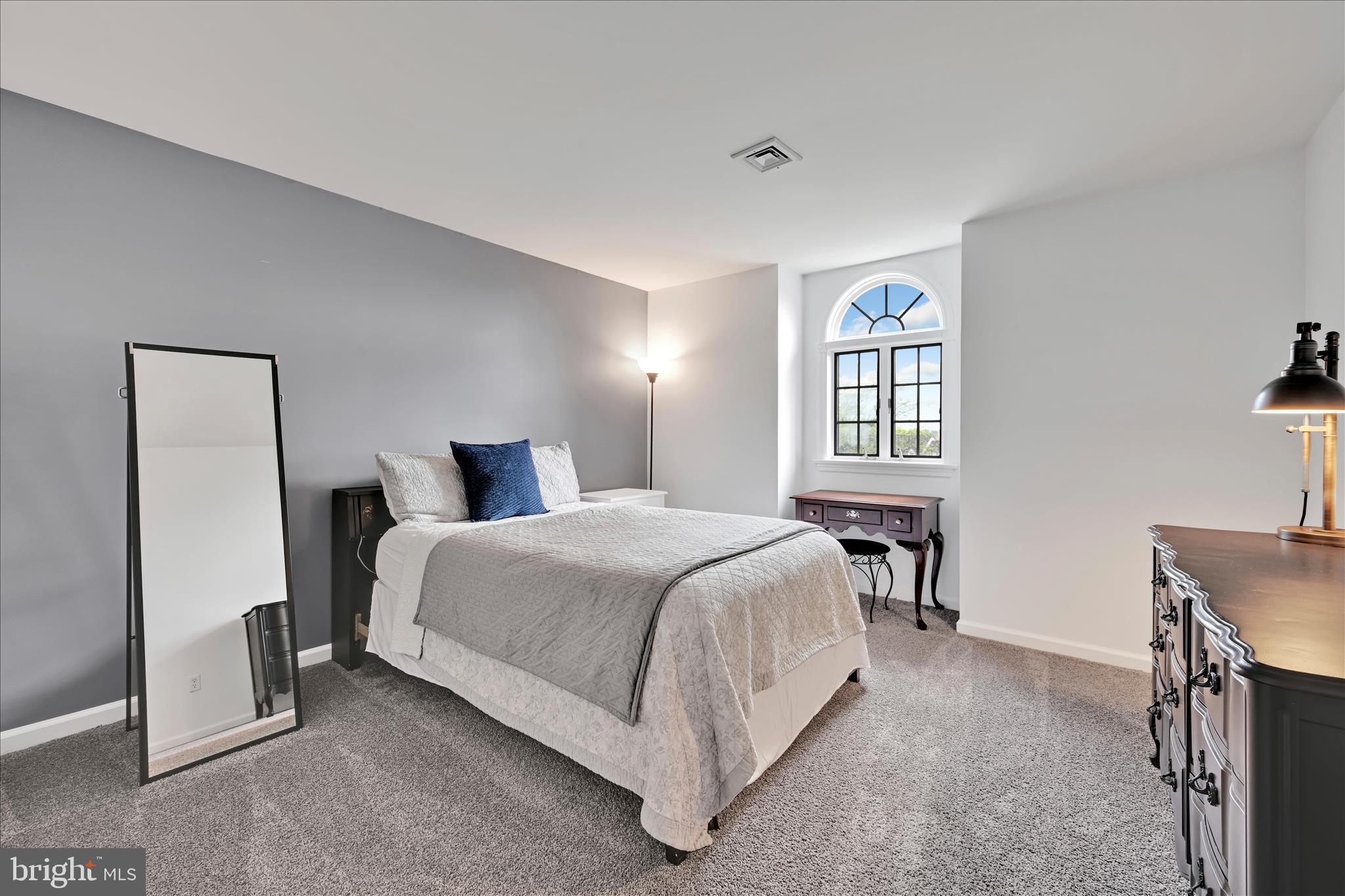 THE OAKS - Residential