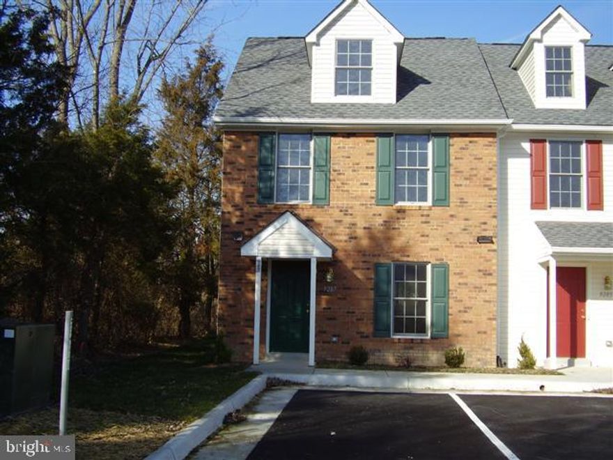 3 bedrooms 2.5 bath end townhouse