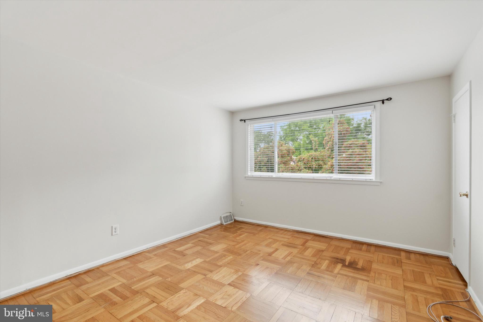 ROXBOROUGH - Residential Lease