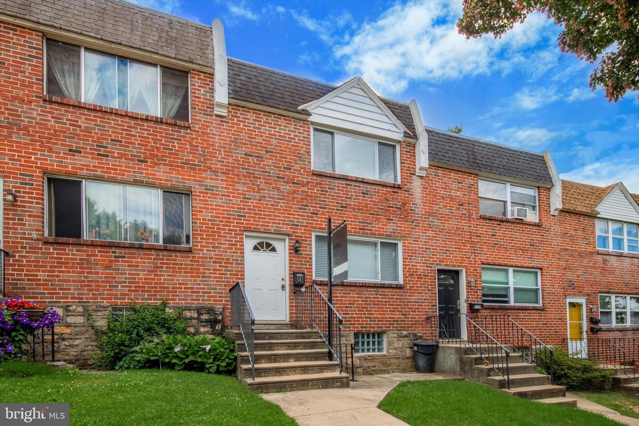 1 bed/1 bath unit on a great block in Manayunk.
This top floor unit has a wide living room with great natural light, retro parque floors and a coat closet. The spacious kitchen has plenty of room for storage and a small dining table. The bedroom has a wide layout with two closets, and windows looking out into the backyard for a private view. The updated bathroom is extra bright with a chain-drive skylight.
The clean, dry basement includes a storage locker and a dedicated washer/dryer (only 2 units in the building, each with dedicated laundry).
Close to Main Street Manayunk, public transportation, Gorgas Memorial Park, Wissahickon Park, and the heart of Manayunk/Roxborough. This apartment has all you could need and more at a fantastic price.