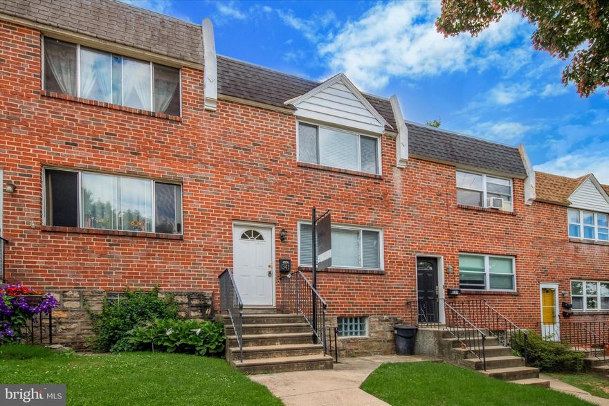 1 bed/1 bath unit on a great block in Manayunk.

This top floor unit has a wide living room with great natural light, retro parque floors and a coat closet. The spacious kitchen has plenty of room for storage and a small dining table. The bedroom has a wide layout with two closets, and windows looking out into the backyard for a private view. The updated bathroom is extra bright with a chain-drive skylight.

The clean, dry basement includes a storage locker and a dedicated washer/dryer (only 2 units in the building, each with dedicated laundry).

Close to Main Street Manayunk, public transportation, Gorgas Memorial Park, Wissahickon Park, and the heart of Manayunk/Roxborough. This apartment has all you could need and more at a fantastic price.