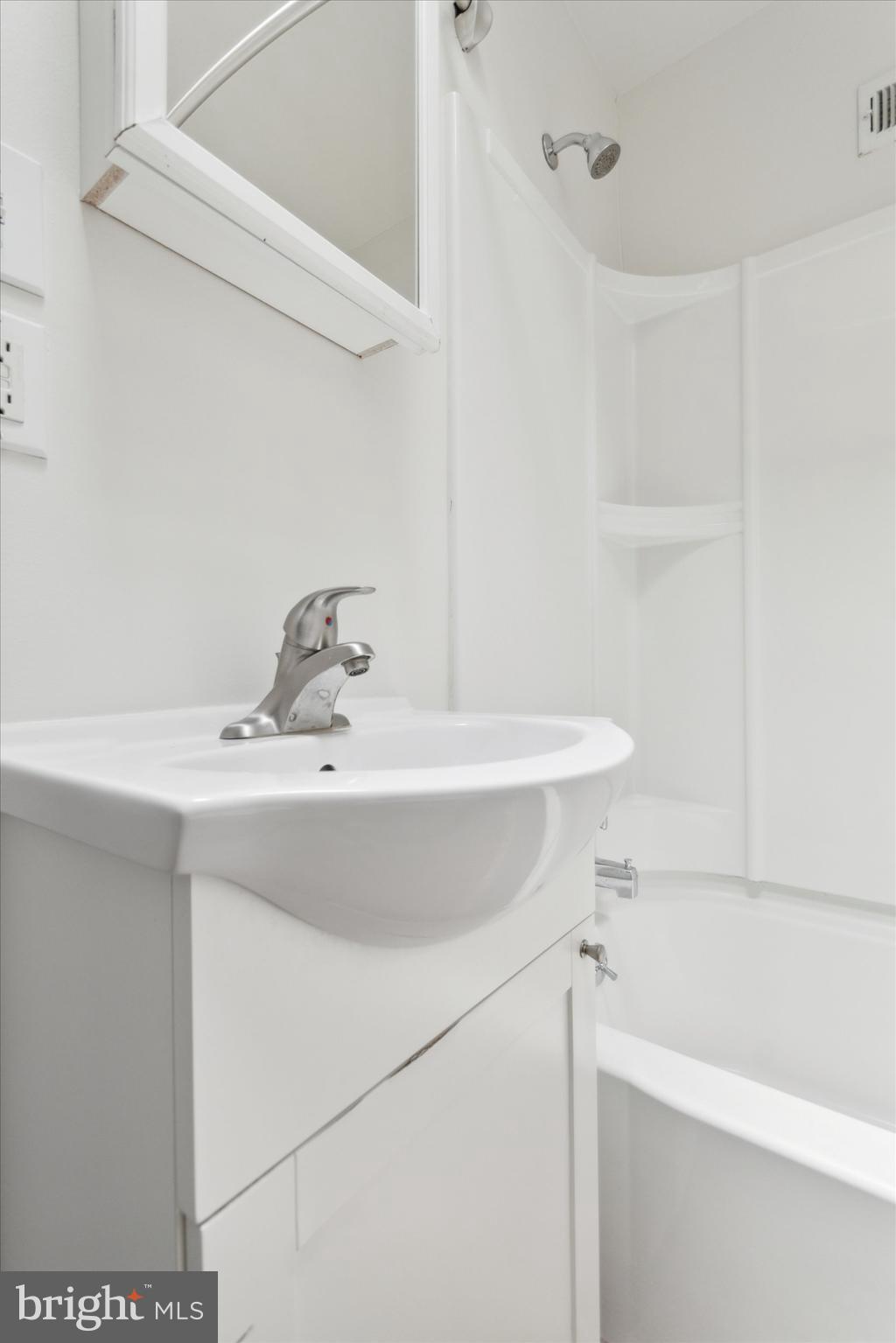 ROXBOROUGH - Residential Lease