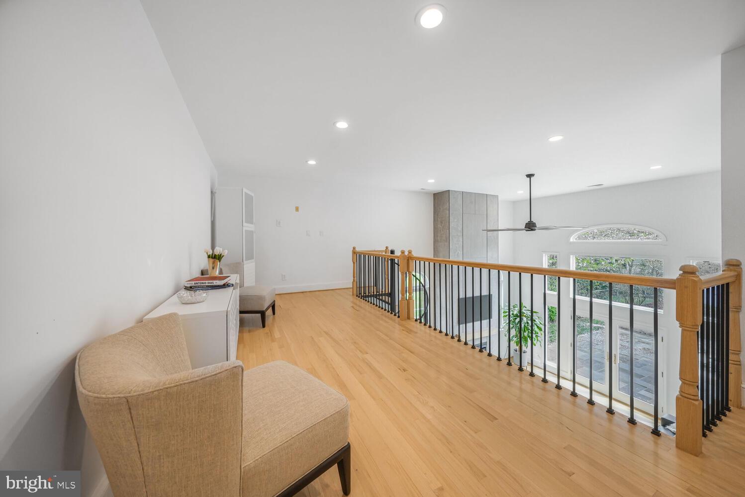 COUNTRY CLUB HILLS - Residential