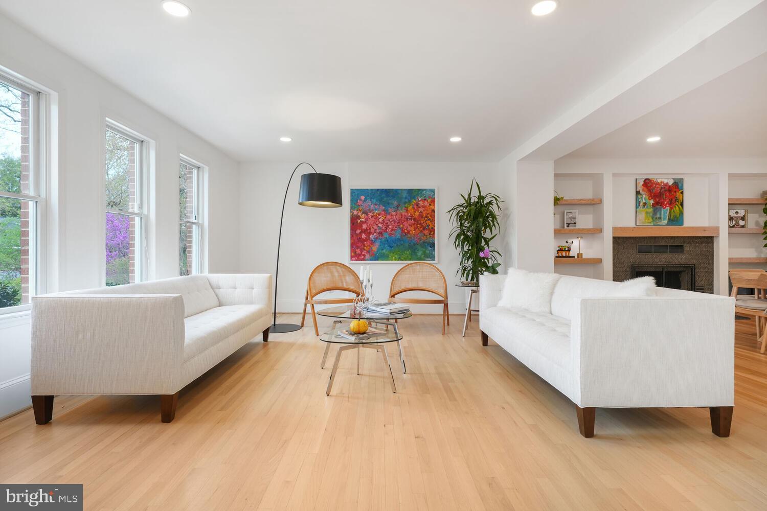 COUNTRY CLUB HILLS - Residential