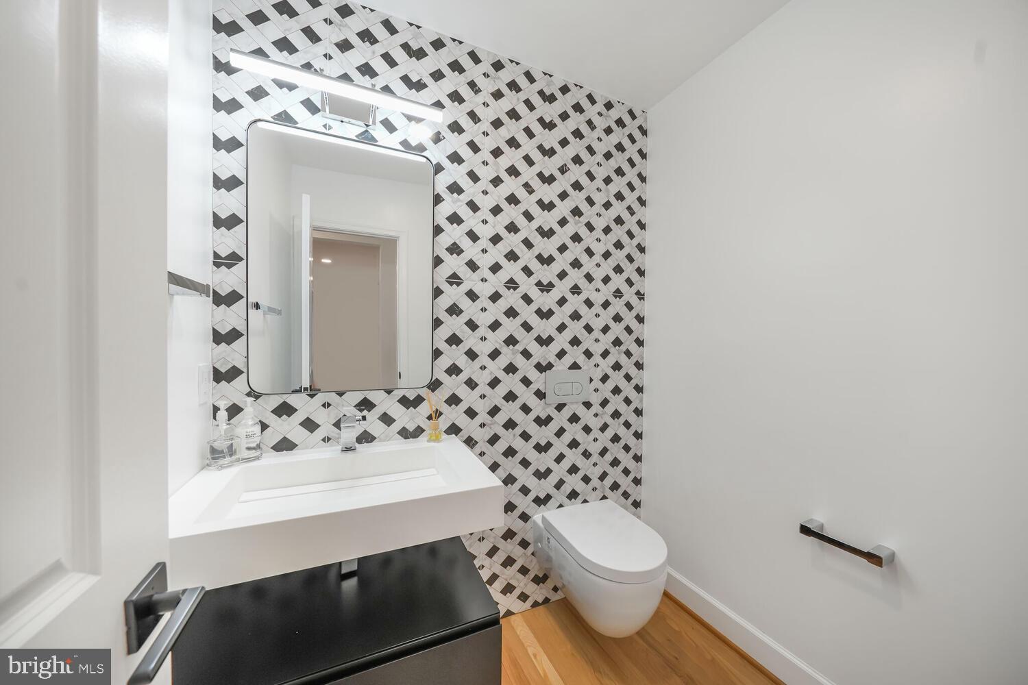 COUNTRY CLUB HILLS - Residential