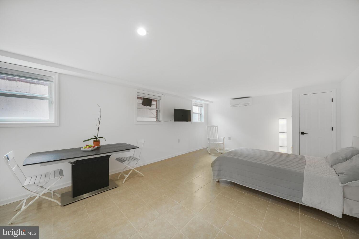 COUNTRY CLUB HILLS - Residential