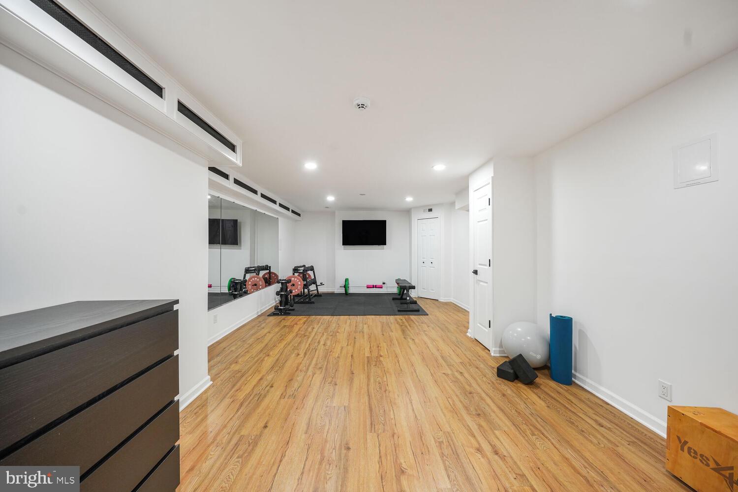 COUNTRY CLUB HILLS - Residential