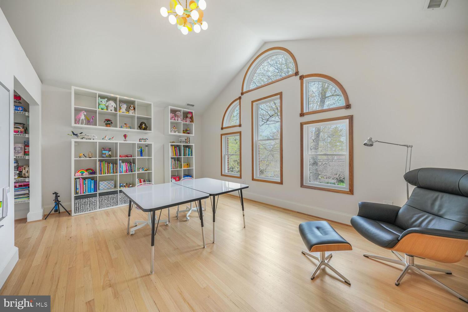 COUNTRY CLUB HILLS - Residential